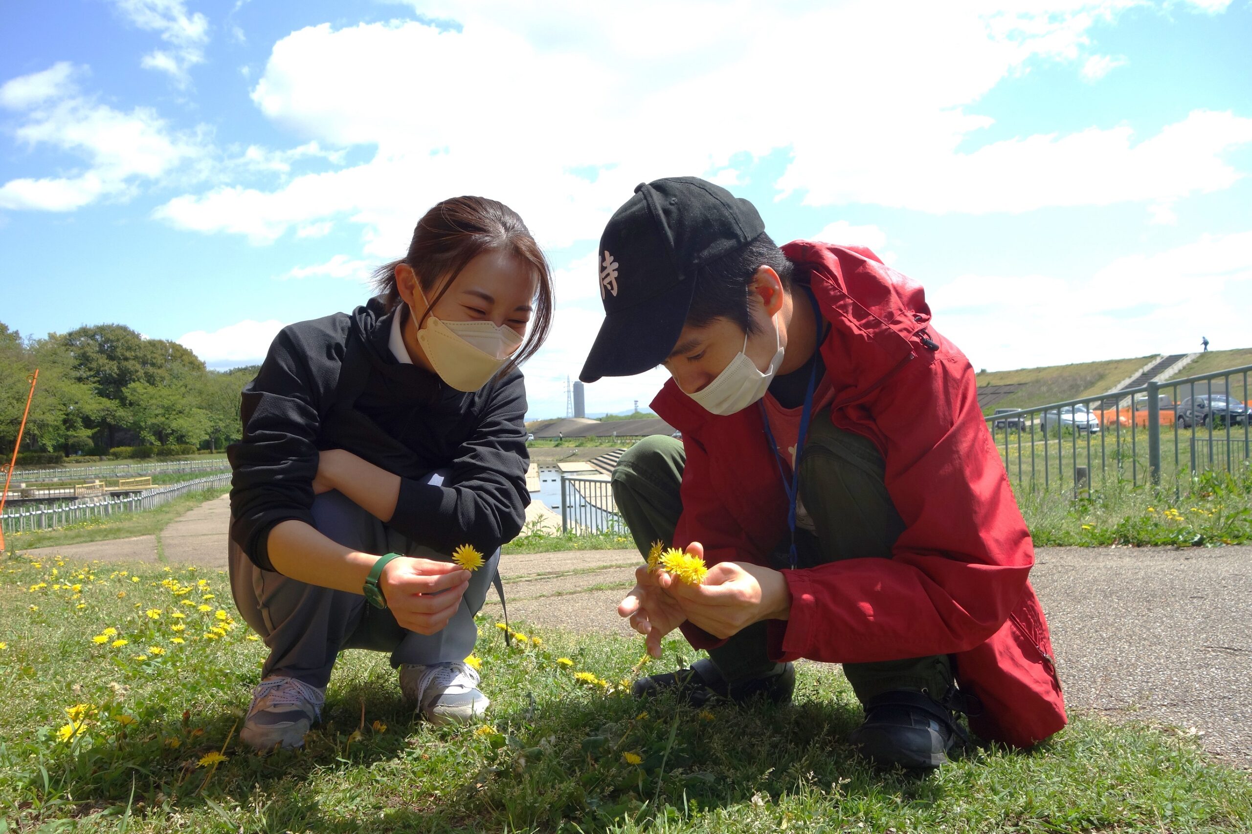 利用者様とお花摘み